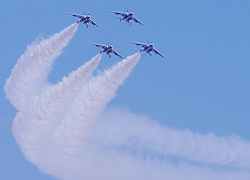 秋には自衛隊の航空ショー